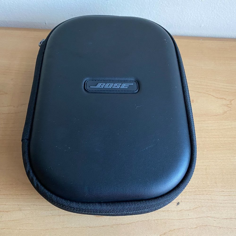 Bose QuietComfort 35 Noise Cancelling Headphones - Picture 12 of 13